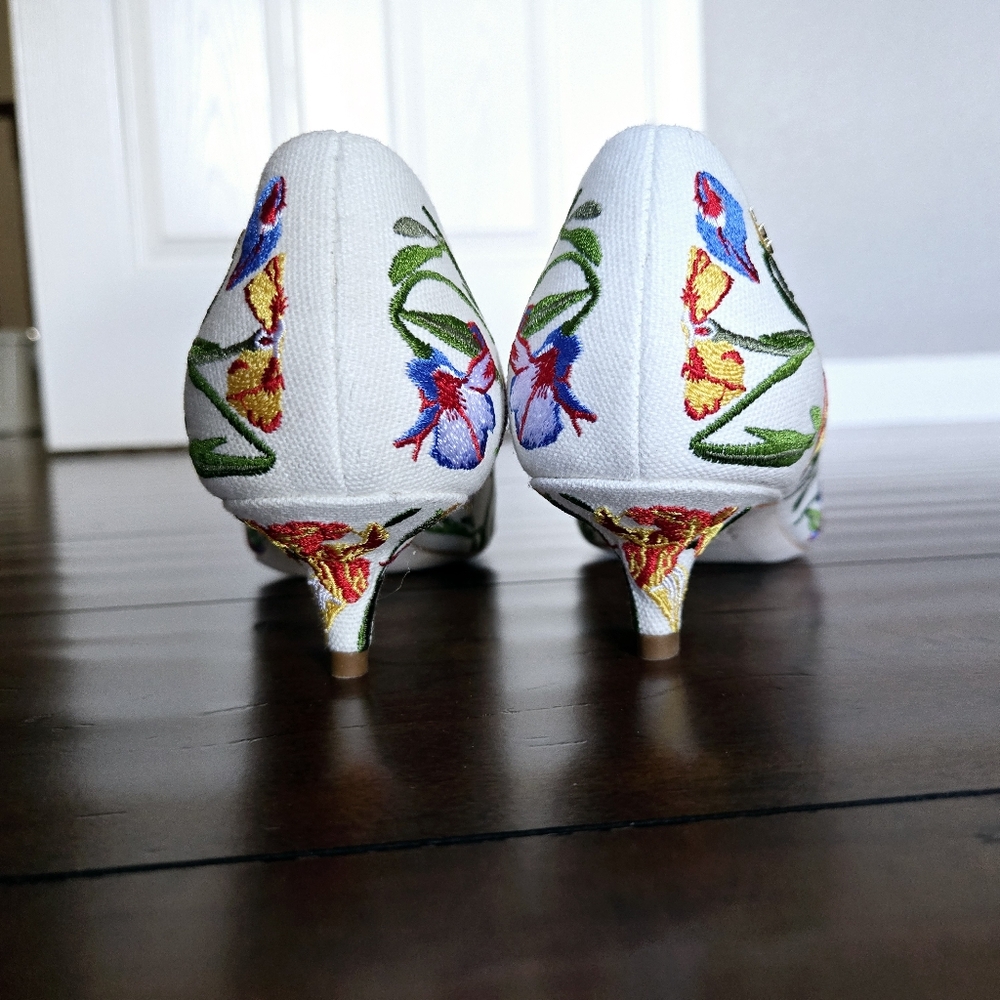 Tory Burch Elizabeth Painted Iris Embroidered Canvas Kitten Heel Pumps Size 8.5M - Picture 4 of 16